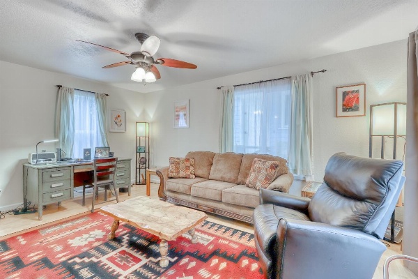 Seventh Street Select image 3